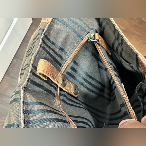 Frye Brown Women’s Leather Shoulder Bag - Picture 13 of 16